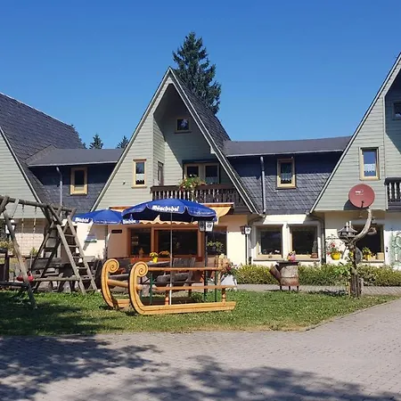 Hotel-pension Rennsteighutte بيت ضيافة فراونوالد