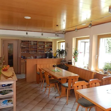 Hotel-pension Rennsteighutte بيت ضيافة 3*