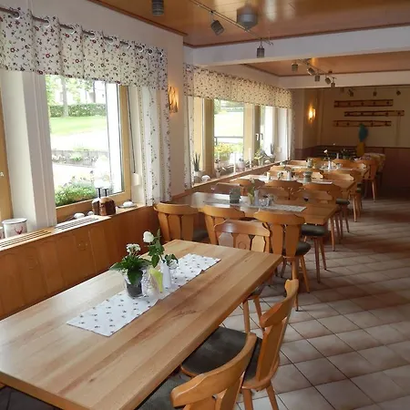 Hotel-pension Rennsteighütte Frauenwald